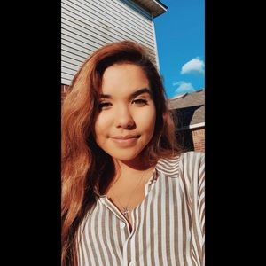 Meet your Posher, Larissa